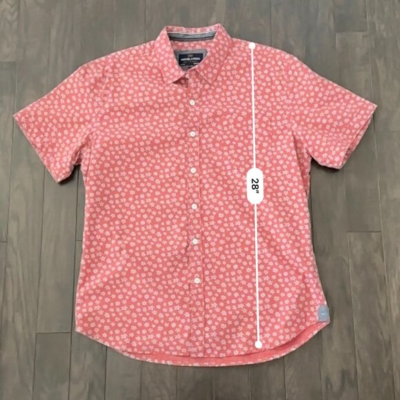 Nickel & Iron Red w/ Blue Star Pattern Large Men's Short Sleeve Shirt - Picture 10 of 10